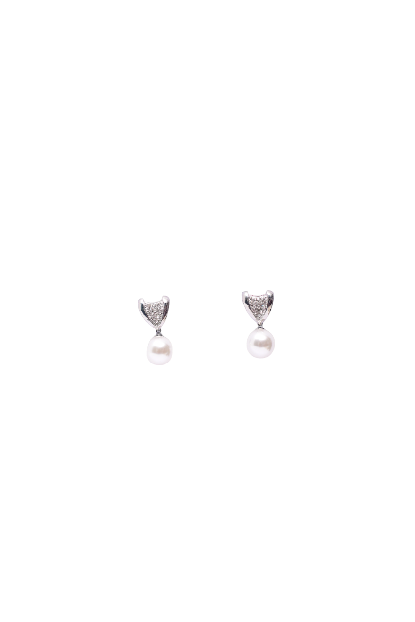 Namokriti Classic Pearl Earrings – Subtle Luxury for Your Daily Look